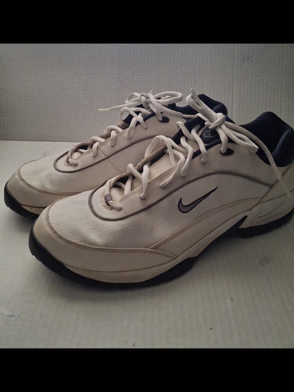 Nike Air Challenge  Men’s White Golf Shoes Athletic Sneakers